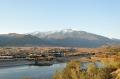 Lac du barrage de Vinça devant le Canigou