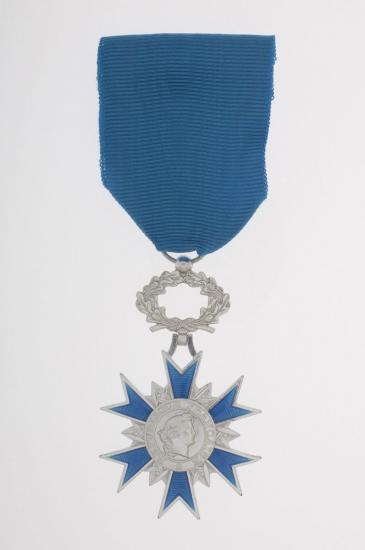 1 croix de chevalier de l ordre national du merite