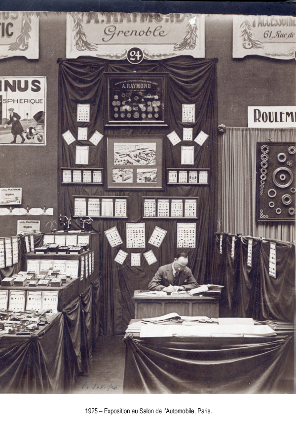 1925 expo boutons au salon d l auto