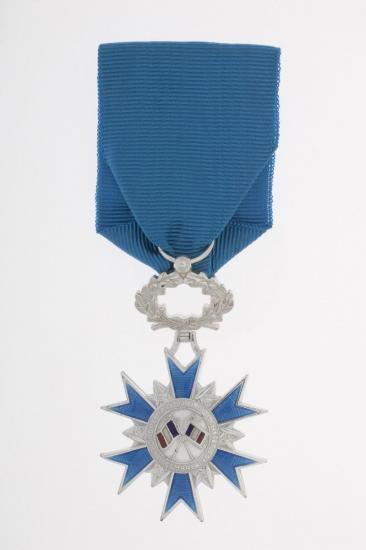 2 medaille chevalier ordre du merite